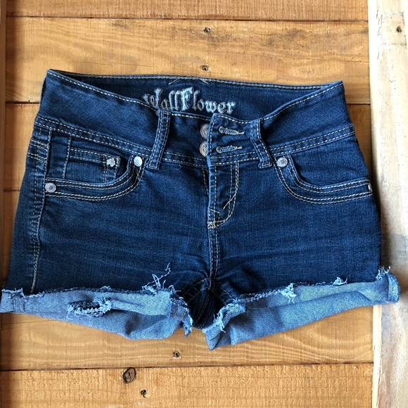Wallflower Jean Shorts - Picture 1 of 3